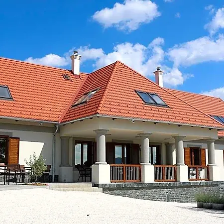 Tolnay Vendeghaz Bed & Breakfast 4*