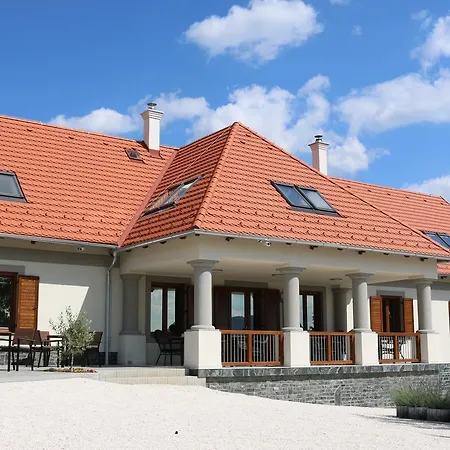 Tolnay 4* Gyulakeszi