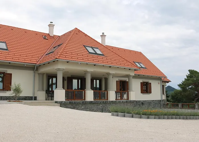 Tolnay Vendeghaz 4* Gyulakeszi